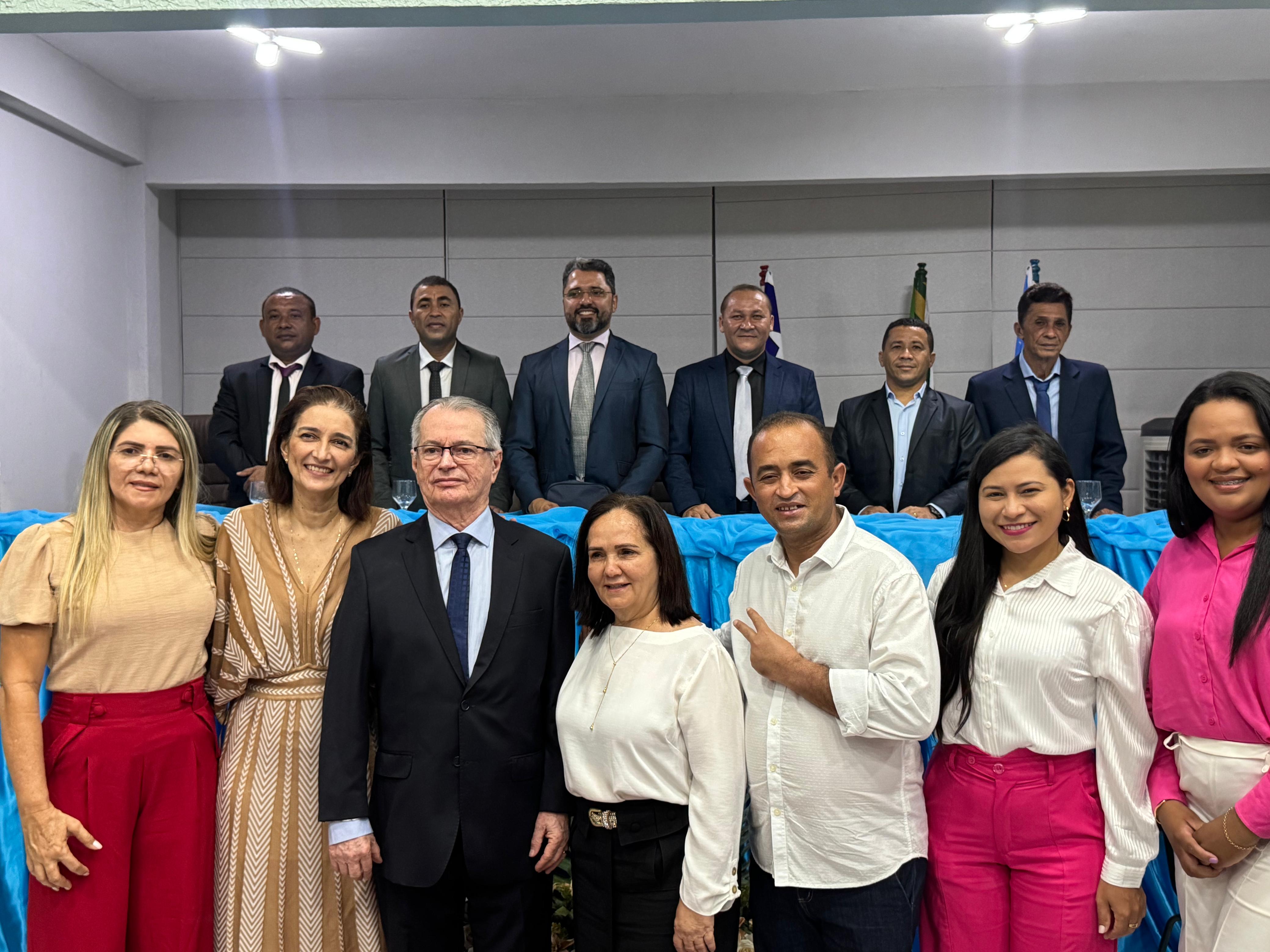 Sessão Solene de Posse do vice-prefeito Levi Pontes e vereadora reeleita Isalena Aguiar 